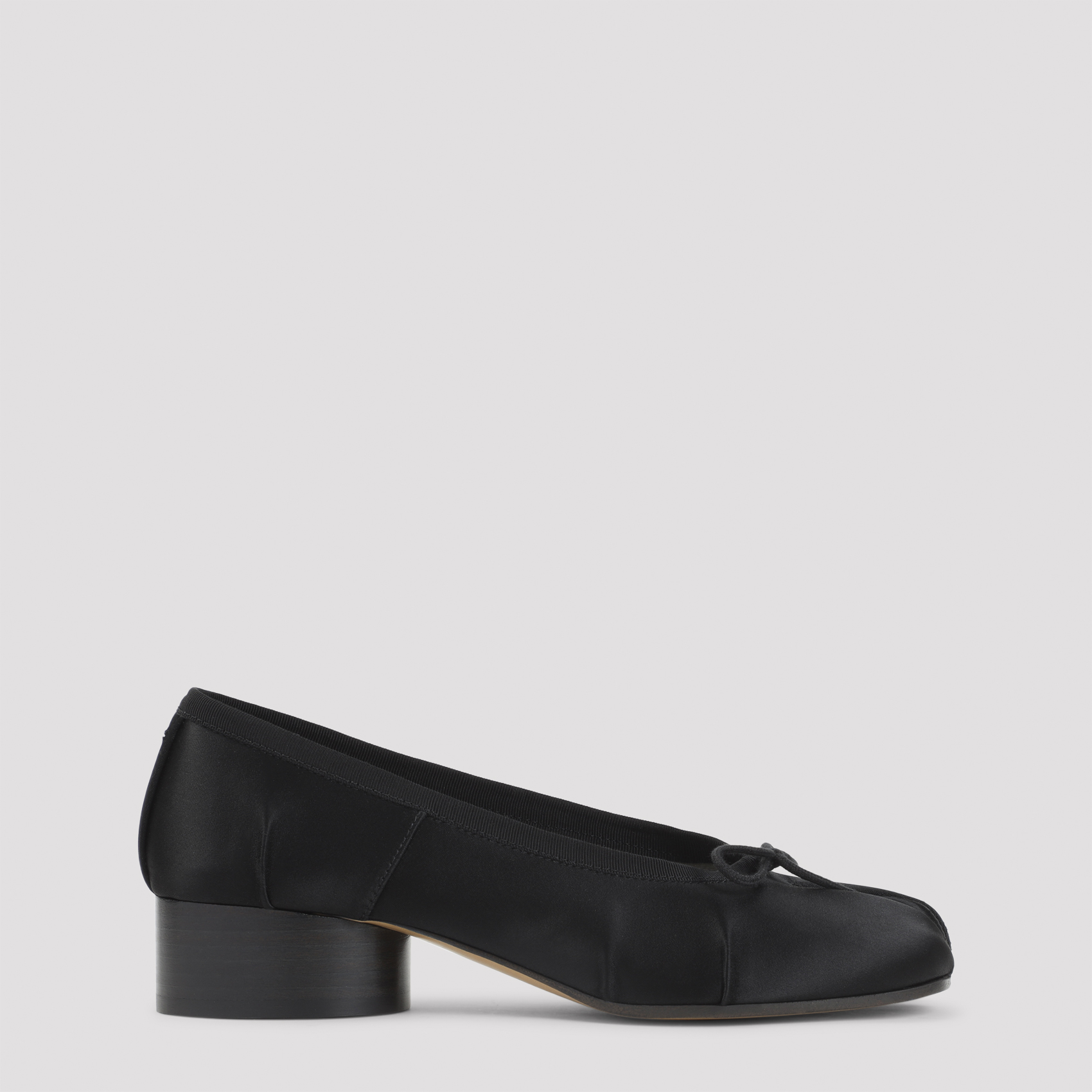 Maison Margiela Women's Black Tabi H30 Ballerinas Shoe
